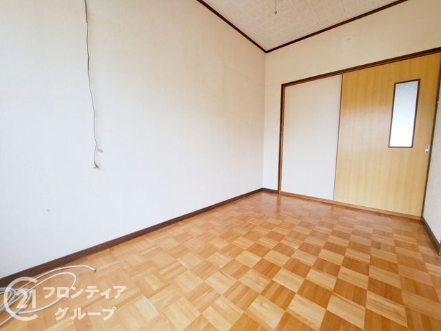 4DK Detached House for Sale in Katano City, Osaka - Thumbnail 3