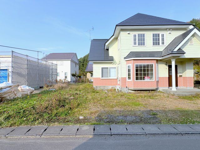 Renovated 4SLDK House with Parking in Tomakomai, Hokkaido - Thumbnail 3
