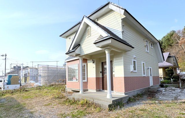 Renovated 4SLDK House with Parking in Tomakomai, Hokkaido - Thumbnail 2