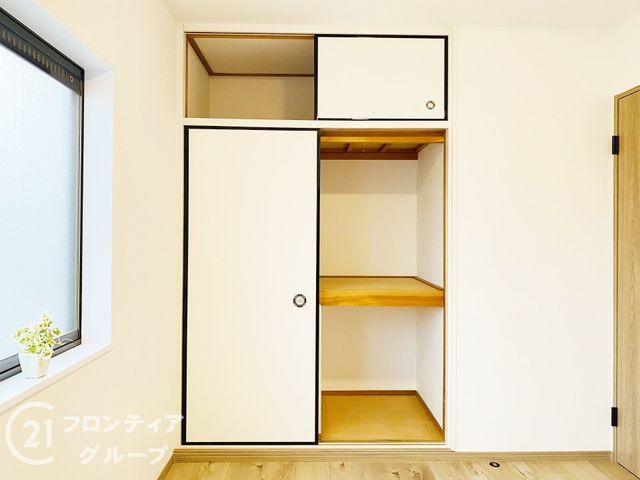 Renovated 4LDK House Near Shimizu Station in Moriguchi - Thumbnail 3
