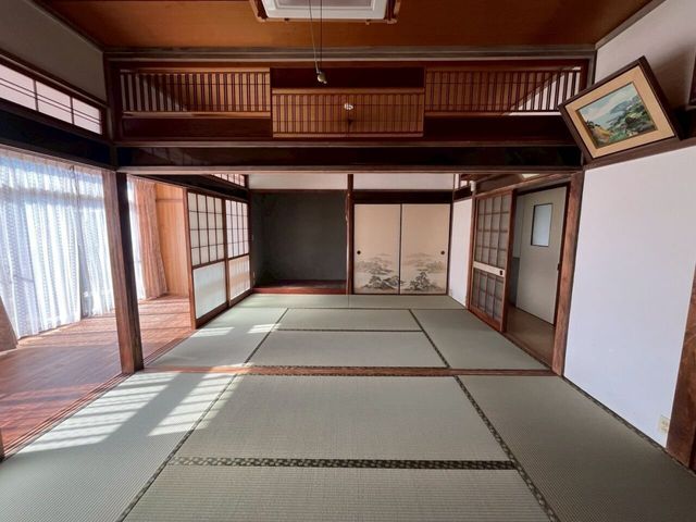 Spacious 4DK Traditional House with Parking in Hofu, Yamaguchi - Thumbnail 2