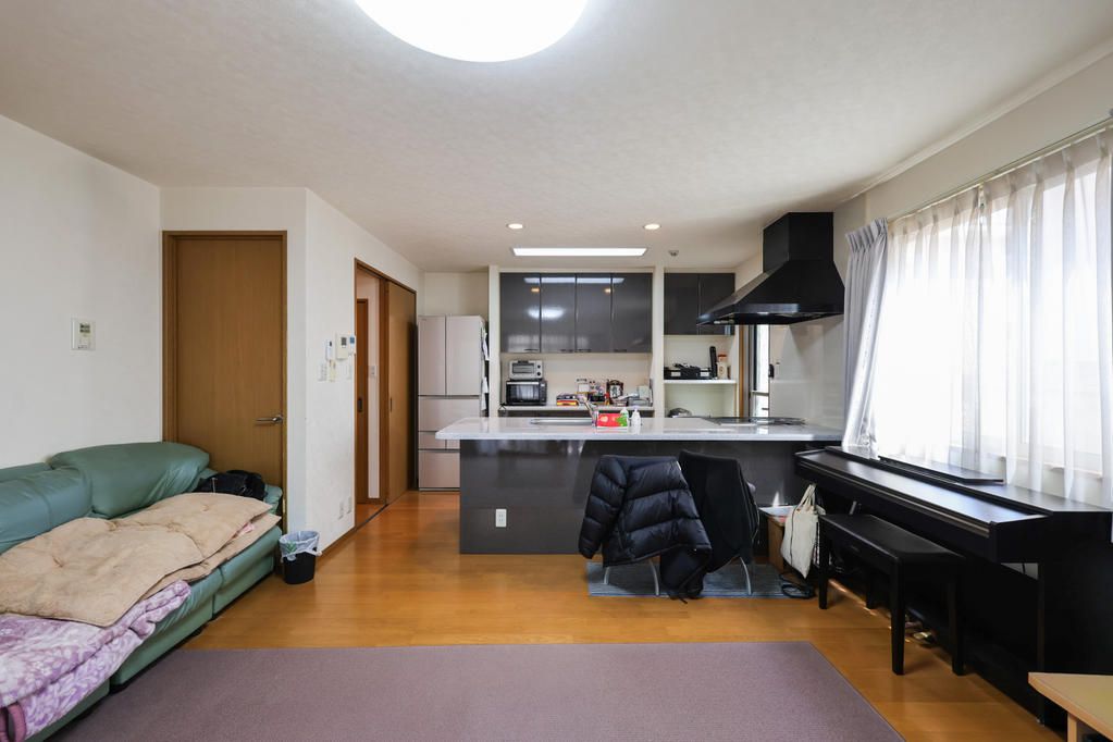 Spacious 4LDK Family Home in Uchinada's Shiranahidai New Town - Thumbnail 3