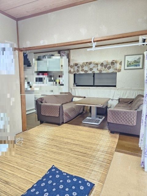 Renovated 4LDK Detached House for Sale in Neyagawa, Osaka - Thumbnail 2