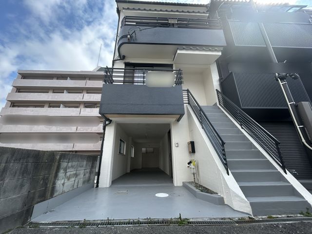 Renovated 3-Story House near Sonoda Station, Amagasaki - Thumbnail 2