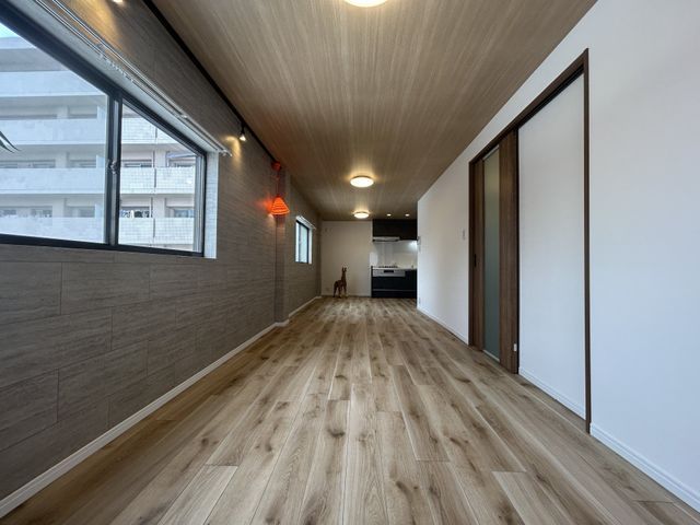 Renovated 3-Story House near Sonoda Station, Amagasaki - Thumbnail 3