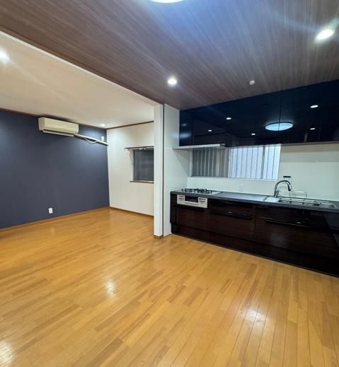 Renovated 3LDK House near Minami-Tatsumi Station, Osaka - Thumbnail 3