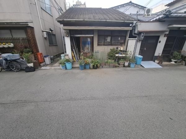 76-Year-Old 2K House on Large Plot Near Chidoribashi Station, Osaka - Thumbnail 3