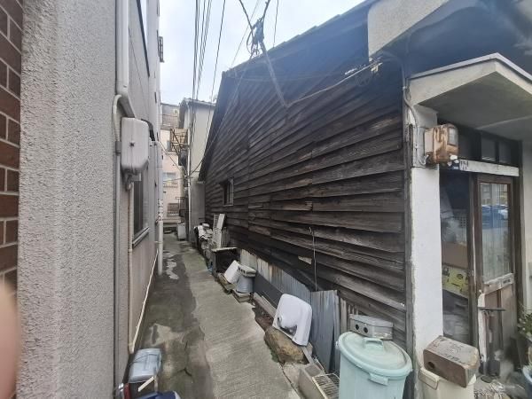 76-Year-Old 2K House on Large Plot Near Chidoribashi Station, Osaka - Thumbnail 4