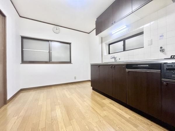 Updated 4DK House for Sale near Shinshikiri Station, Higashiosaka - Thumbnail 3