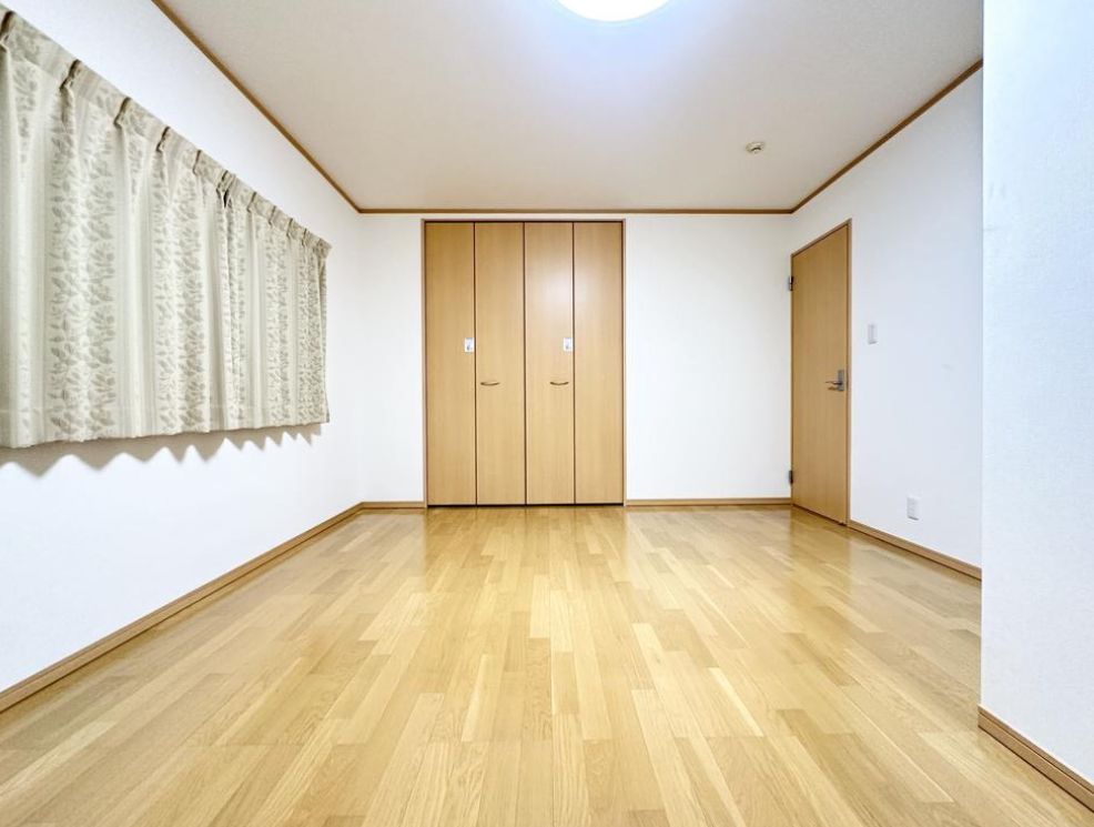 4LDK Wooden House for Sale in Tsurumi Ward, Osaka - Thumbnail 2