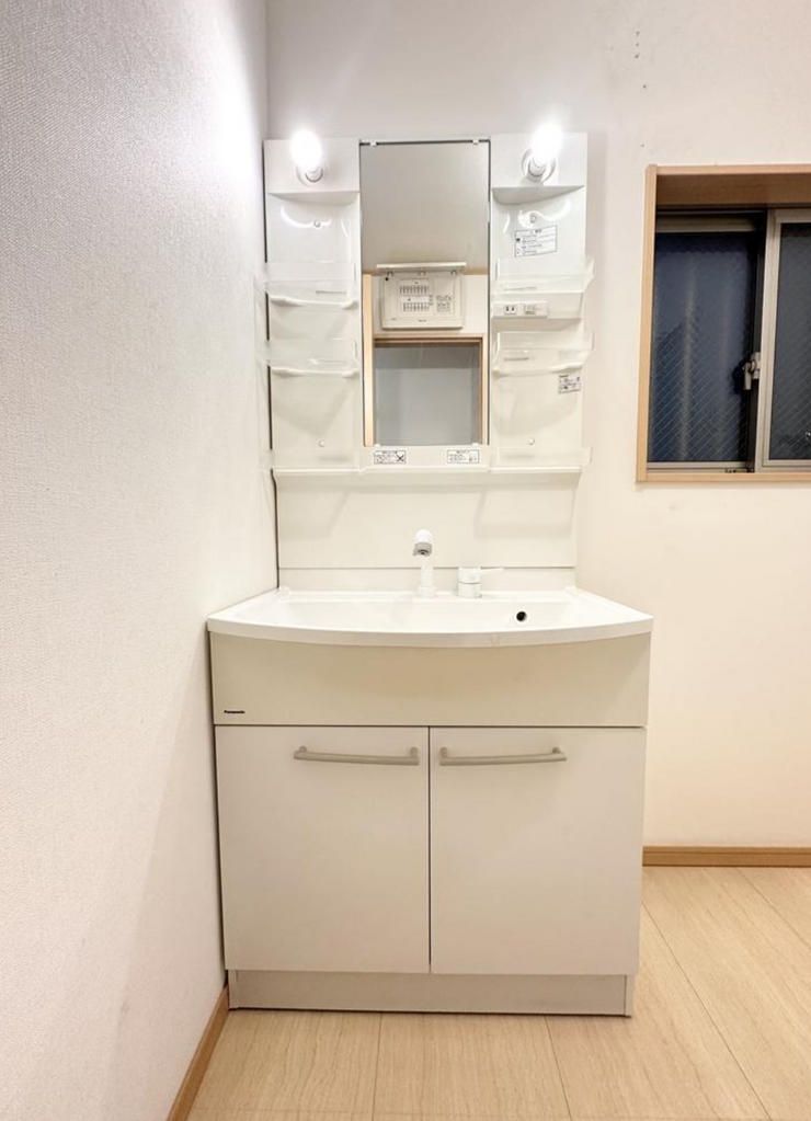 4LDK Wooden House for Sale in Tsurumi Ward, Osaka - Thumbnail 3