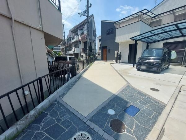 4LDK Modern House for Sale in Kadoma, Osaka with Garden - Thumbnail 2