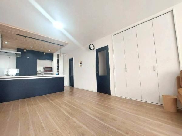 4LDK Modern House for Sale in Kadoma, Osaka with Garden - Thumbnail 3