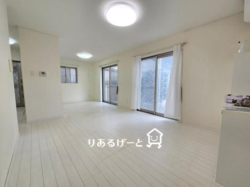 4LDK Detached House for Sale in Higashiosaka, Osaka - Thumbnail 3