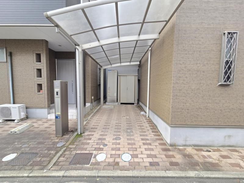 4LDK Detached House for Sale in Higashiosaka, Osaka - Thumbnail 2