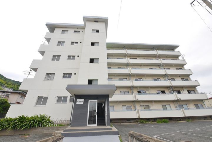 Primavera Apartment for Rent in Wakamatsu-ku, Kitakyushu - Thumbnail 3