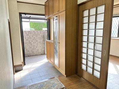 6LDK Steel-Frame House in Habikino, Osaka for Sale — Front_door, Habikino, Osaka