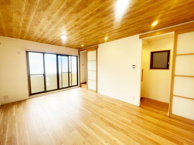 Renovated 4LDK House Near Dembo Station in Konohana Ward - Thumbnail 2