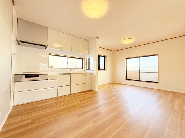 Renovated 3LDK House for Sale in Sakai Mihara Ward, Osaka - Thumbnail 3
