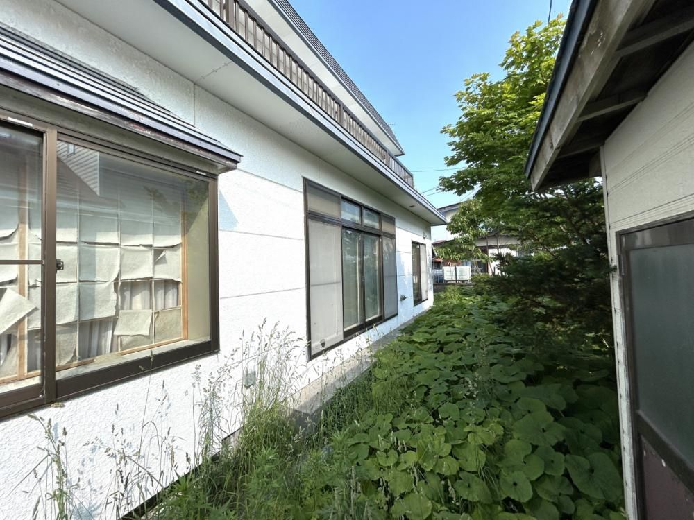 Renovated 5LDK House with 4 Parking Spaces in Hakodate, Hokkaido - Thumbnail 2