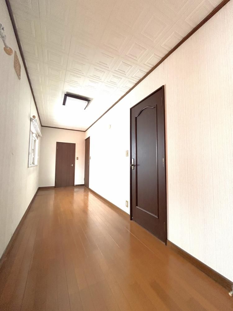 Renovated 5LDK House with 4 Parking Spaces in Hakodate, Hokkaido - Thumbnail 3