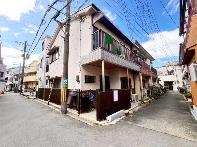 5DK Townhouse for Sale in Toyonaka, Osaka Prefecture - Thumbnail 3