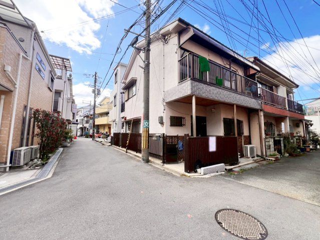 5DK Townhouse for Sale in Toyonaka, Osaka Prefecture - Thumbnail 2