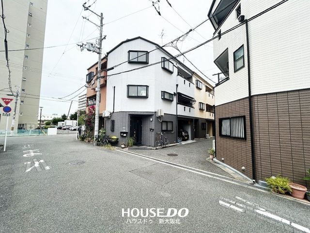 4LDK Detached House with Garage in Osaka's Yodogawa Ward - Thumbnail 2