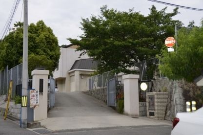 Japanese-Style Home with Courtyard for Sale in Kobe's Suma Ward - Thumbnail 2