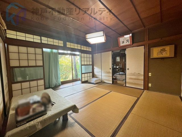 Japanese-Style Home with Courtyard for Sale in Kobe's Suma Ward - Thumbnail 3