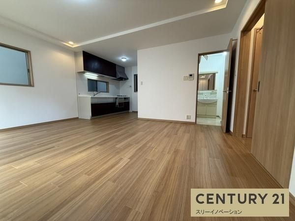 4LDK Detached House for Sale in Osaka Minato Ward Near Asashio-bashi Station - Thumbnail 3