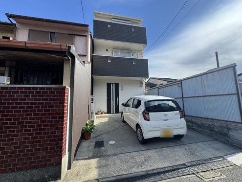 3LDK House for Sale in Shimogyo-ku, Kyoto - 87.48 sqm - Thumbnail 2