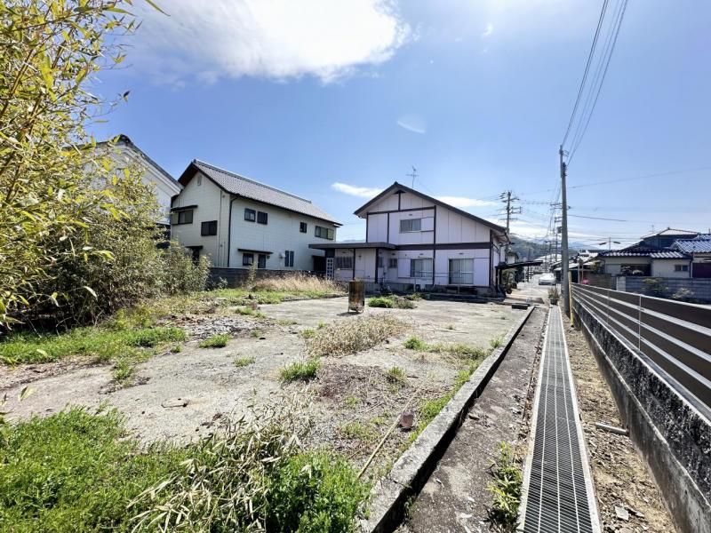 Spacious 4DK House with Large Garden in Hannan City, Osaka - Thumbnail 3