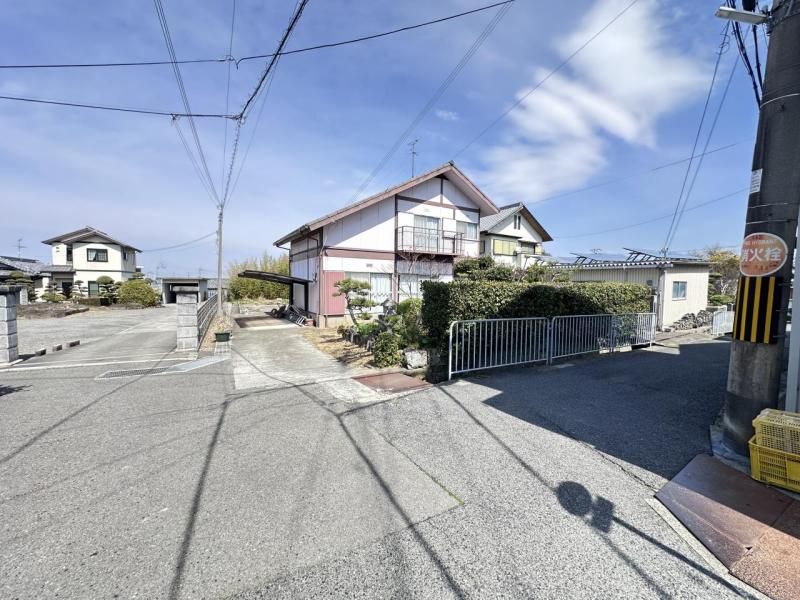 Spacious 4DK House with Large Garden in Hannan City, Osaka - Thumbnail 2