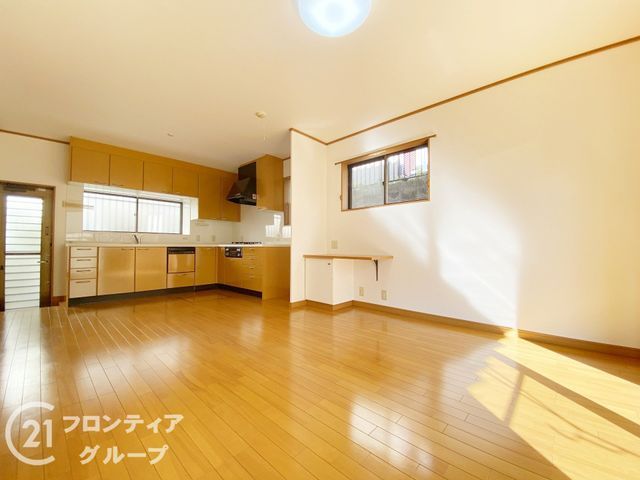 4LDK Wooden House in Kobe Suma Ward with Garden and Garage - Thumbnail 2