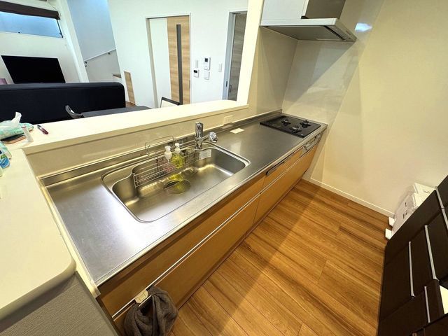 Modern 3LDK House in Hirakata, Osaka | 2018 Build, 2 Parking - Thumbnail 4
