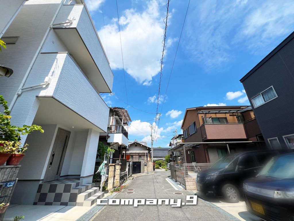 Refurbished 3-Story House Near Hoshida Station, Katano City - Thumbnail 3
