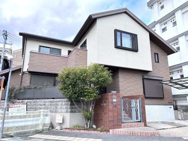4SLDK Long-Term Superior House for Sale in Kobe Nada Ward - Image 1
