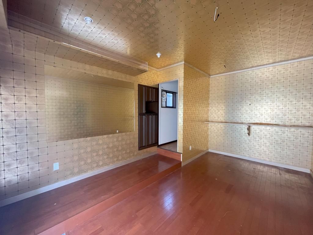 4DK Detached House for Sale near Nagai Park, Osaka - Thumbnail 2