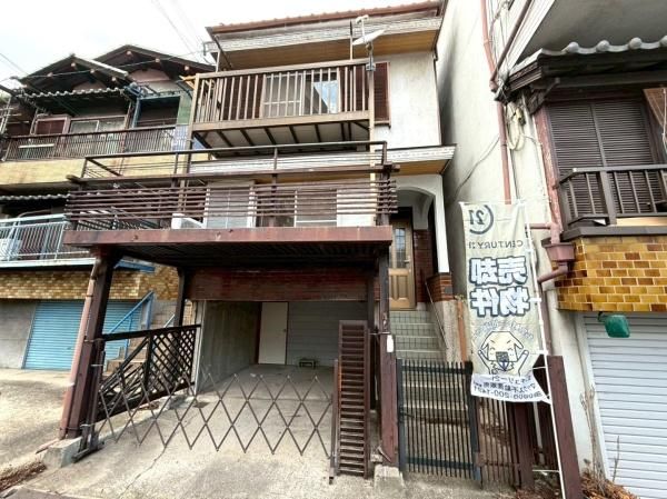 3DK Detached House with Large Balcony for Sale in Osaka Nishinari - Thumbnail 3