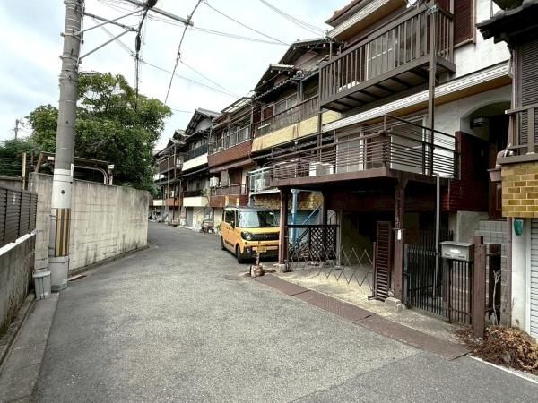 3DK Detached House with Large Balcony for Sale in Osaka Nishinari - Thumbnail 2