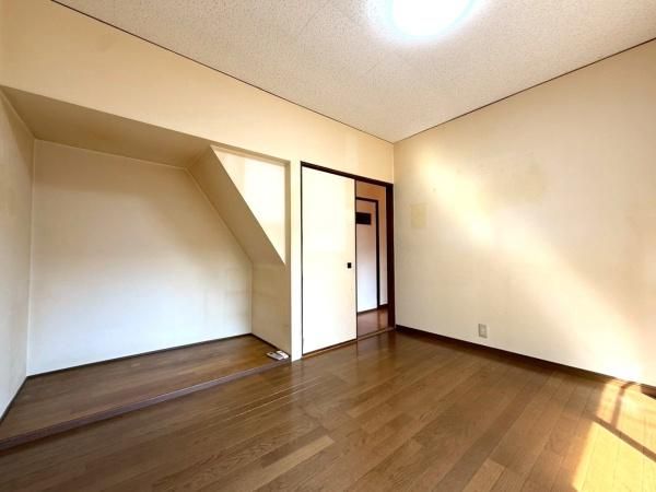 3DK Detached House with Large Balcony for Sale in Osaka Nishinari - Thumbnail 4