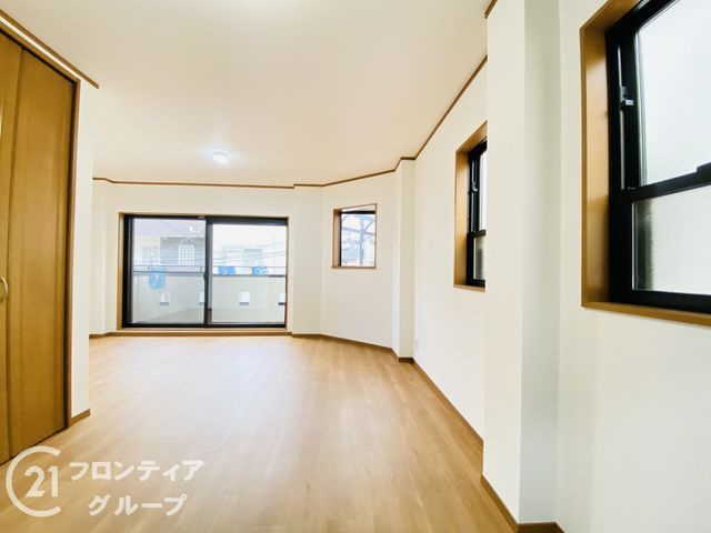 Modern 3LDK House with Roof Balcony in Moriguchi, Osaka - Thumbnail 2