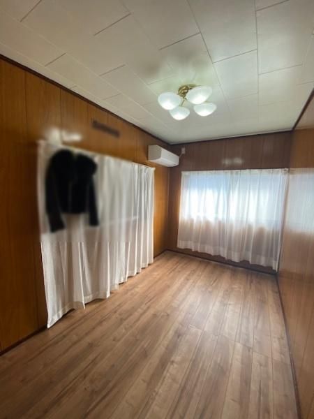 Renovated 4LDK House for Sale in Hirakata, Osaka - Thumbnail 2