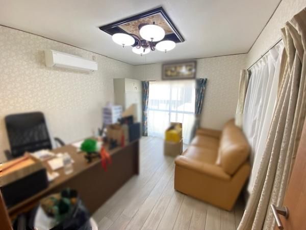 Renovated 4LDK House for Sale in Hirakata, Osaka - Thumbnail 3