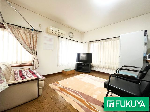 5SLDK House for Sale in Himeji with 4 Car Parks and Roof Balcony - Thumbnail 4