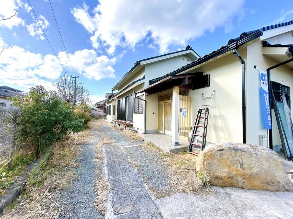 6LDK Single-Story House for Sale in Ichikikushikino, Kagoshima - Thumbnail 2