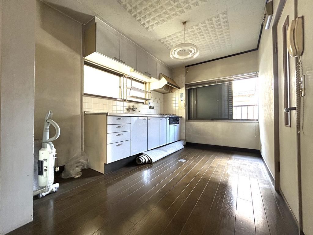 3-Story Corner Lot House for Sale in Nishi-Yodogawa, Osaka - Thumbnail 4