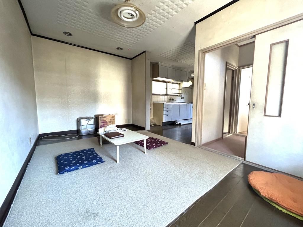 3-Story Corner Lot House for Sale in Nishi-Yodogawa, Osaka - Thumbnail 2