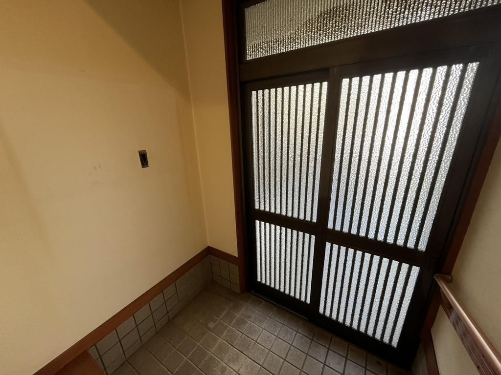3LDK Detached House with Garage for Sale in Osaka Nishinari - Thumbnail 2